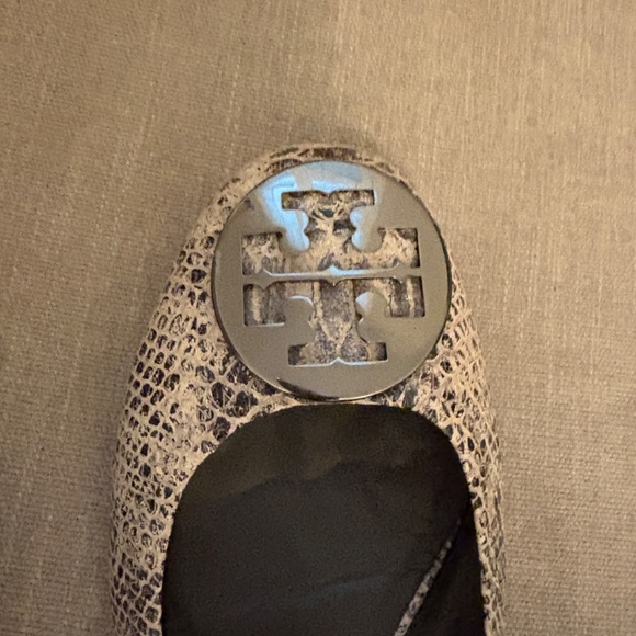 Tory Burch Reva Leather Ballet Flats Pewter/Animal Print 9 - Picture 7 of 8